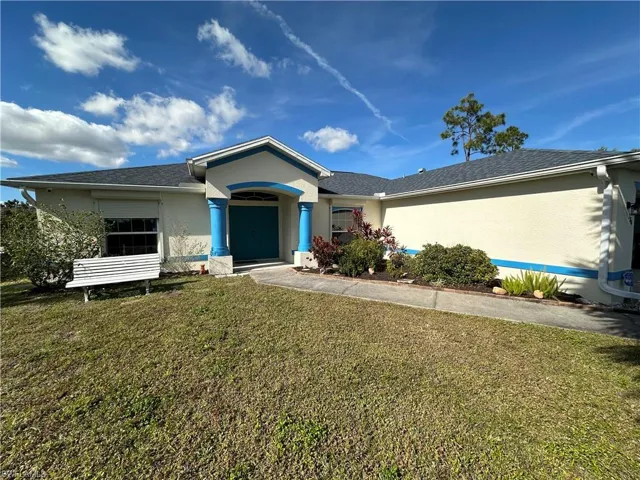 384  Charwood S AVE, Lehigh Acres, FL 33974
