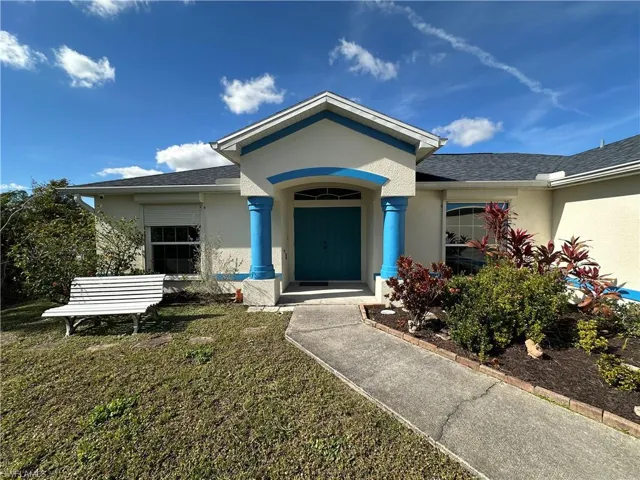 384  Charwood S AVE, Lehigh Acres, FL 33974