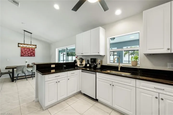 2118 Sw 12th Ter, Cape Coral, Florida 33991