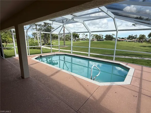 Swimming pool with Screen Enclosure