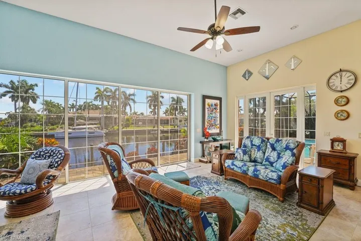 Large 14' x 31' great room.
