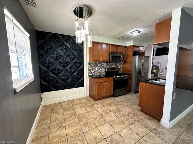 Dining Room/Kitchenette