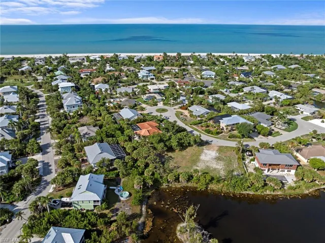 Coastal community featuring a dense arrangement of homes and lush green foliage