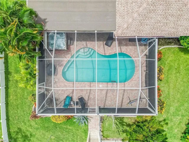 Birds eye view of property
