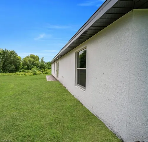 View of grassy yard