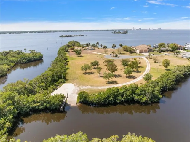 1720  Club House W RD, North Fort Myers, FL 33917