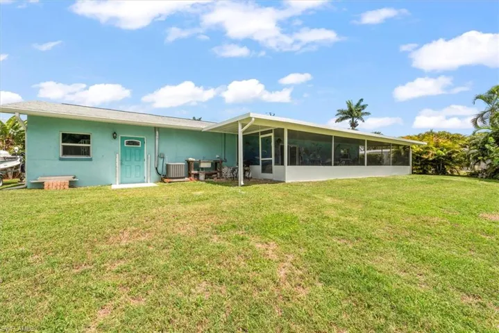 1720  Club House W RD, North Fort Myers, FL 33917