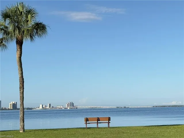 1720  Club House W RD, North Fort Myers, FL 33917