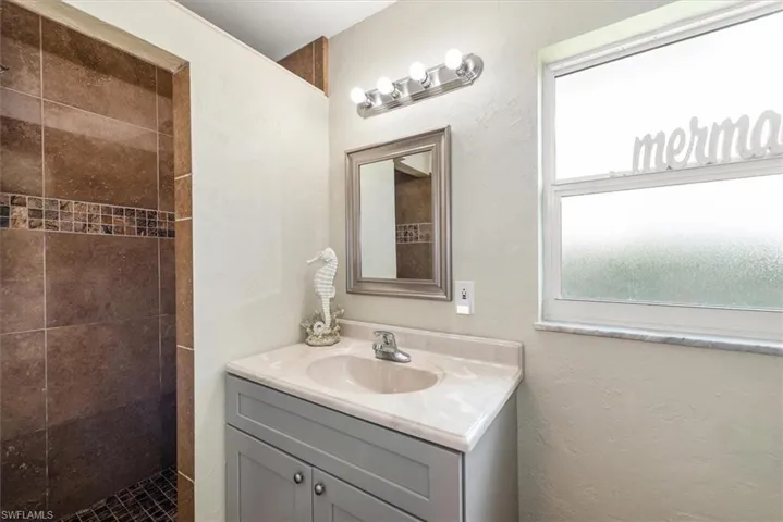 1720  Club House W RD, North Fort Myers, FL 33917