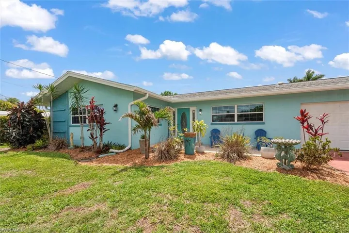 1720  Club House W RD, North Fort Myers, FL 33917