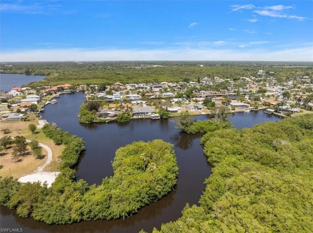 1720  Club House W RD, North Fort Myers, FL 33917