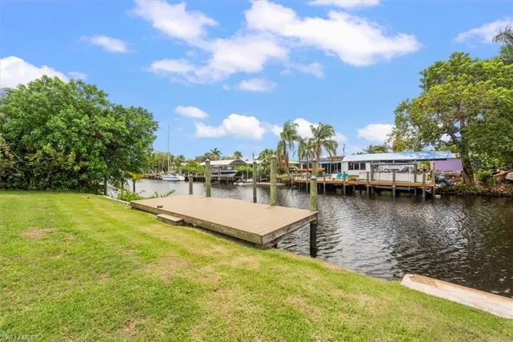 1720  Club House W RD, North Fort Myers, FL 33917