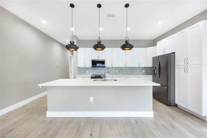 Quartz Island w/ Modern Farmhouse lighting