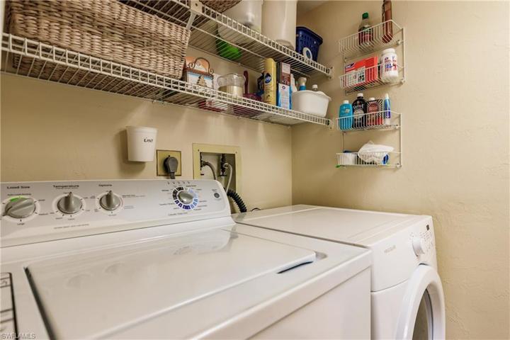 Washer/dryer in until with shelving