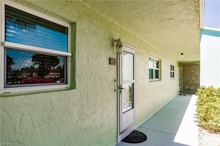 Front entry, ground floor, corner unit