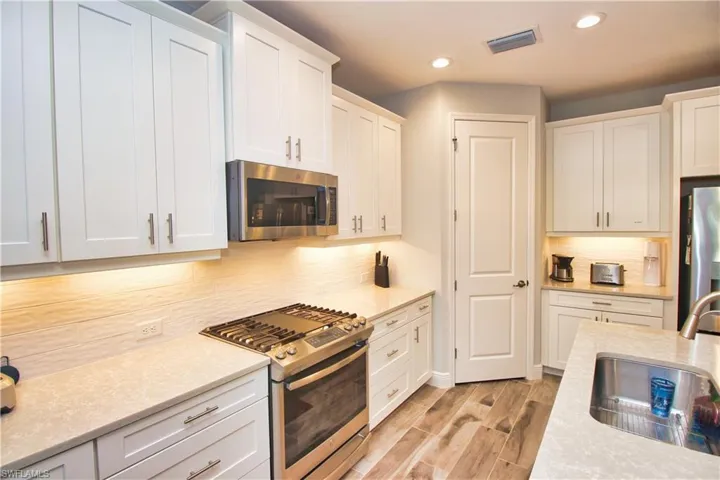 Bright and open Island Kitchen