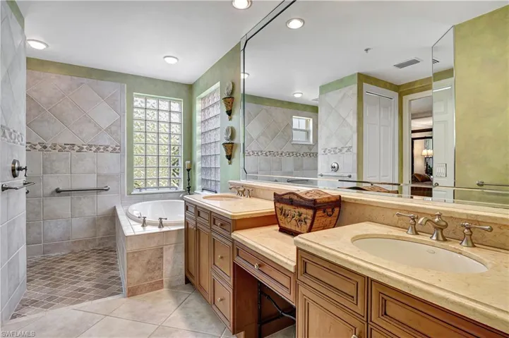 2866  Castillo  CT, Naples, FL 34109