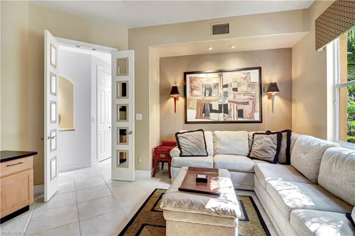 2866  Castillo  CT, Naples, FL 34109