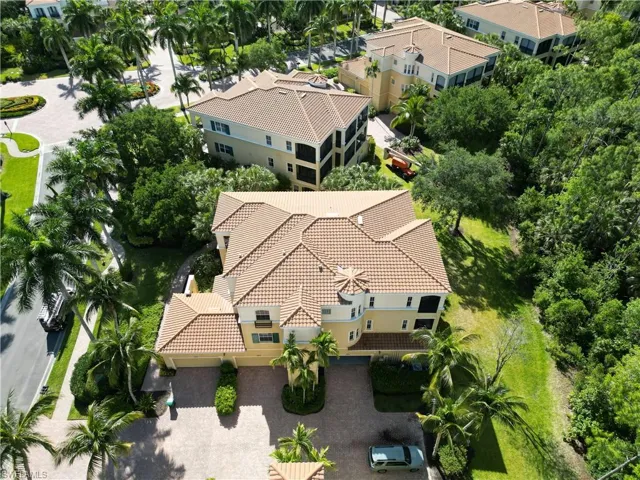 2866  Castillo  CT, Naples, FL 34109