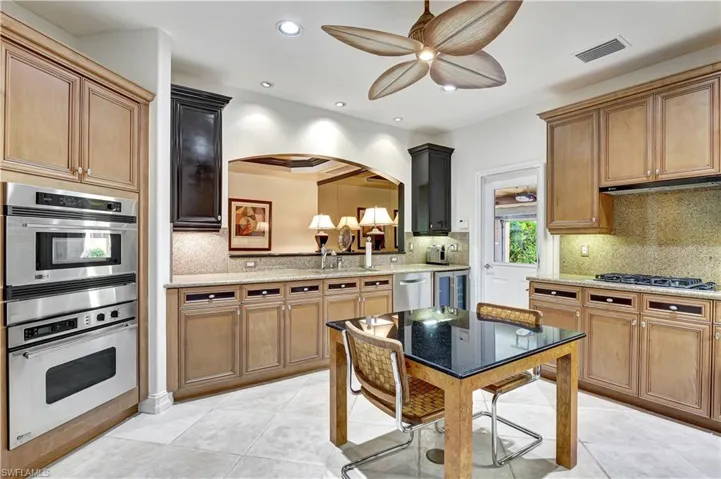 2866  Castillo  CT, Naples, FL 34109