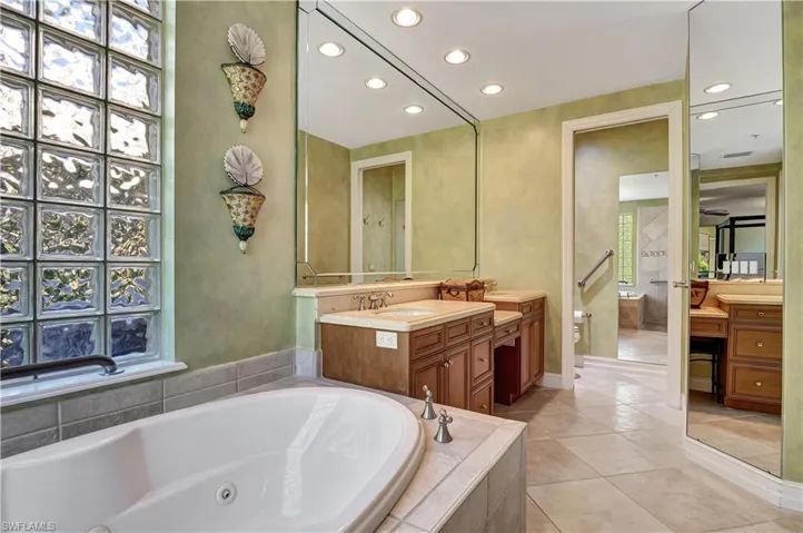 2866  Castillo  CT, Naples, FL 34109