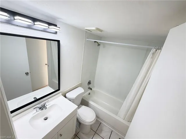 7647 front bathroom