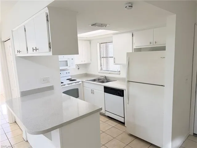 7647 kitchen and livingroom