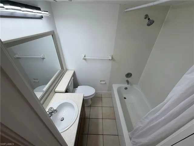 master bathtub/shower