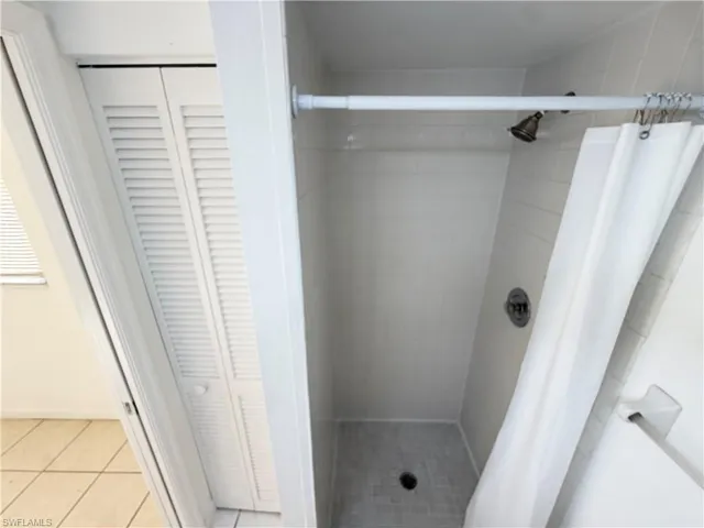 7647 master bathroom