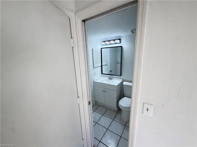 7647 jack and jill bathroom