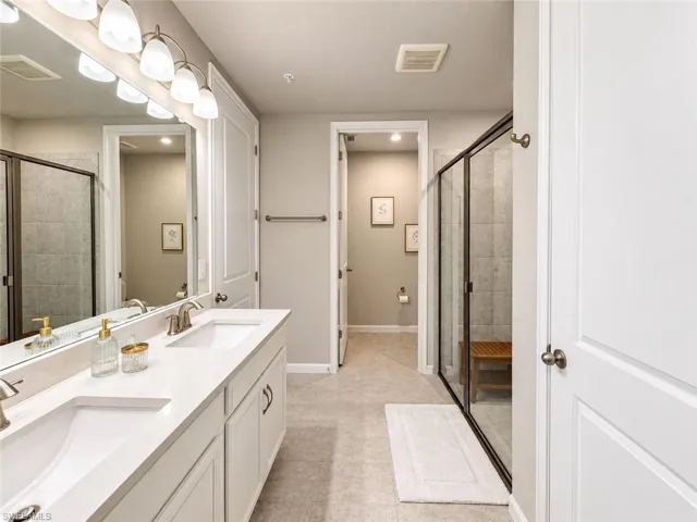 4670 Arboretum Cir 101, Naples, Florida 34112