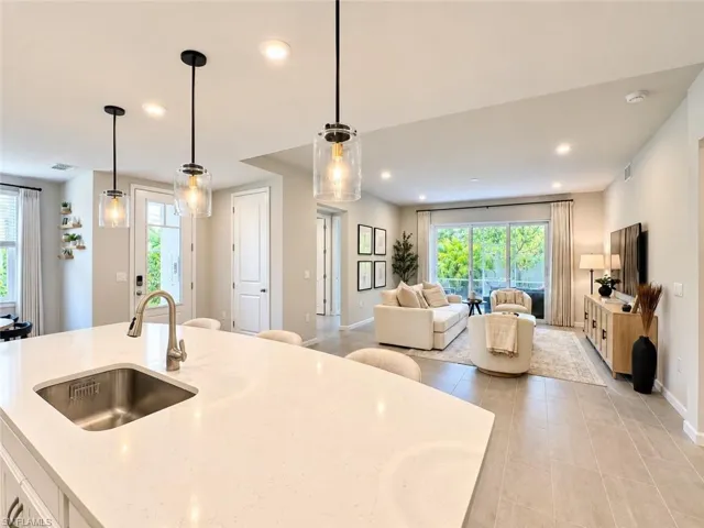4670 Arboretum Cir 101, Naples, Florida 34112