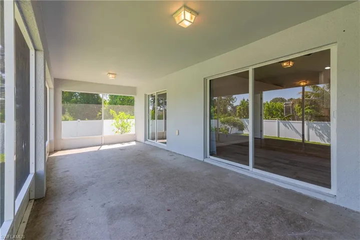Extra Large Screened Lanai