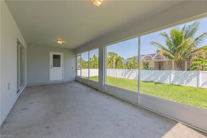 Extra Large Screened Lanai