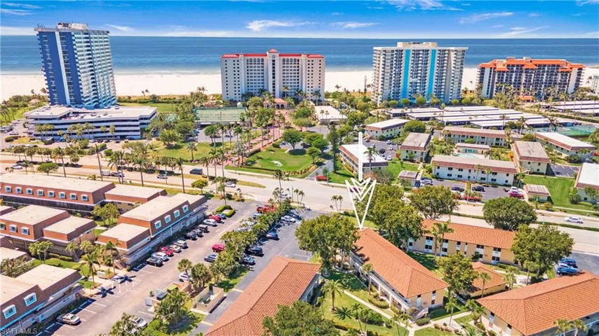 Bird's eye view with proximity to Resident's Beach