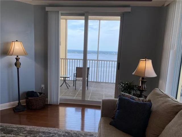 2743  1st  ST, Fort Myers, FL 33916