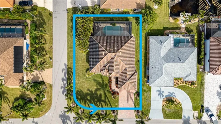 Birds eye view of property