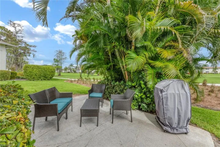 Bonus patio off of the lanai