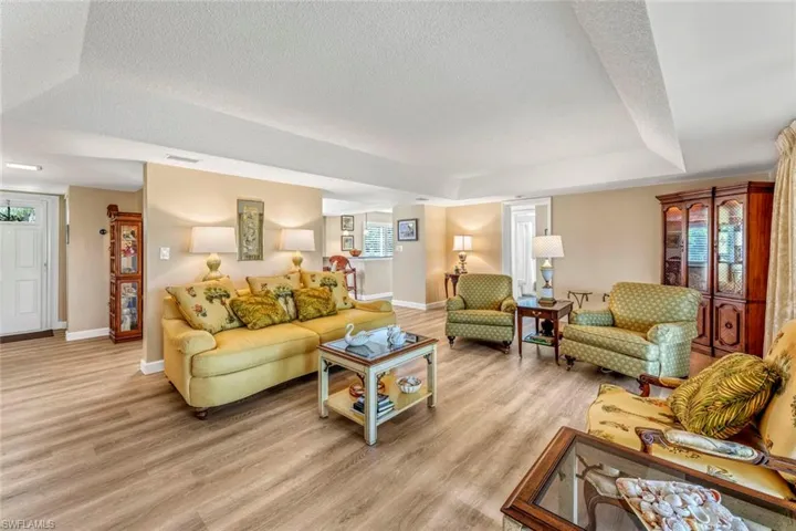 245  Quails Nest  RD, Naples, FL 34112