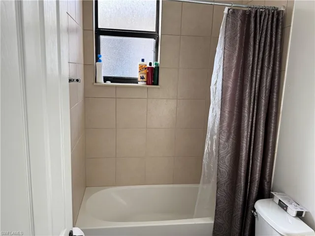 Full bath with shower / tub combo and toilet