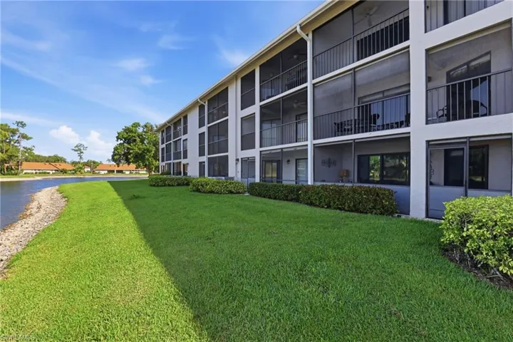 460  Fox Haven  DR, Naples, FL 34104