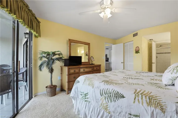460  Fox Haven  DR, Naples, FL 34104