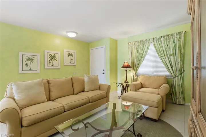 460  Fox Haven  DR, Naples, FL 34104