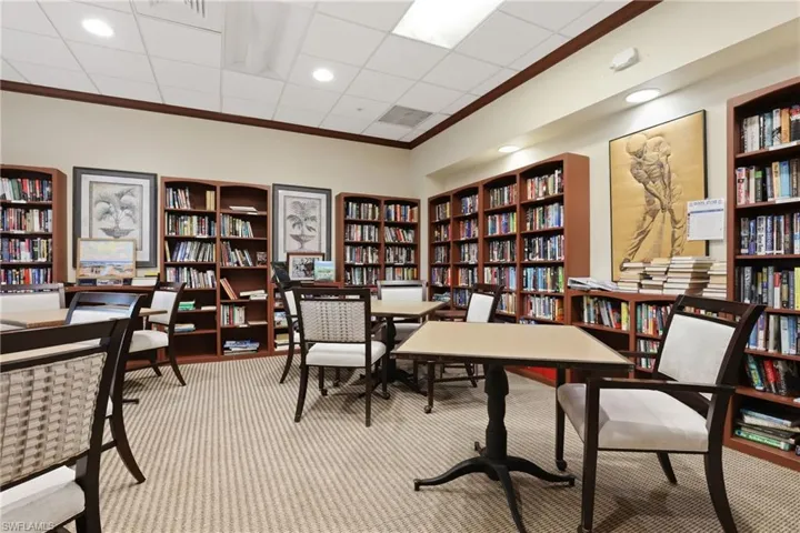 460  Fox Haven  DR, Naples, FL 34104