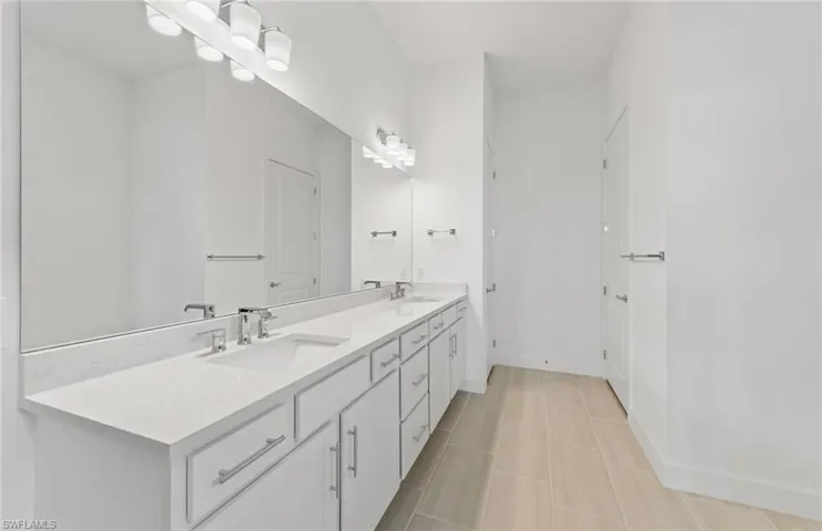 Photos of similar floorplan, not of actual home.