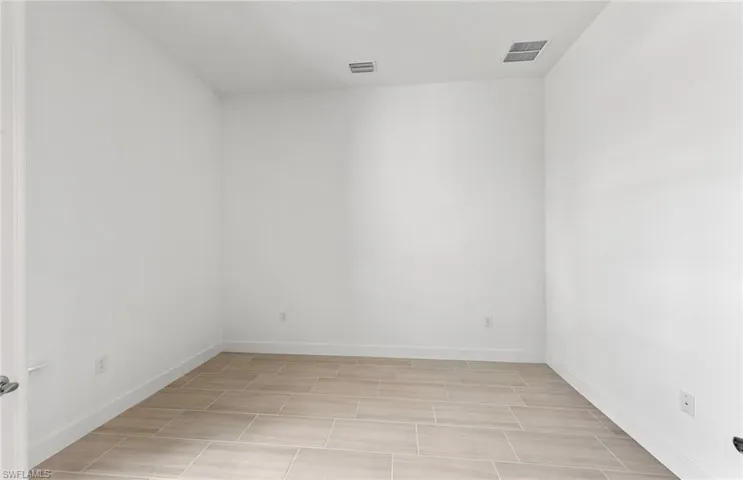 Photos of similar floorplan, not of actual home.
