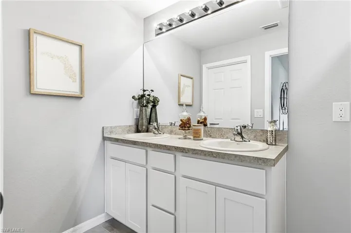 2707 Ne Juanita Pl, Cape Coral Fl 33909
