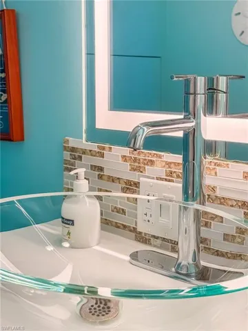 Details with backsplash