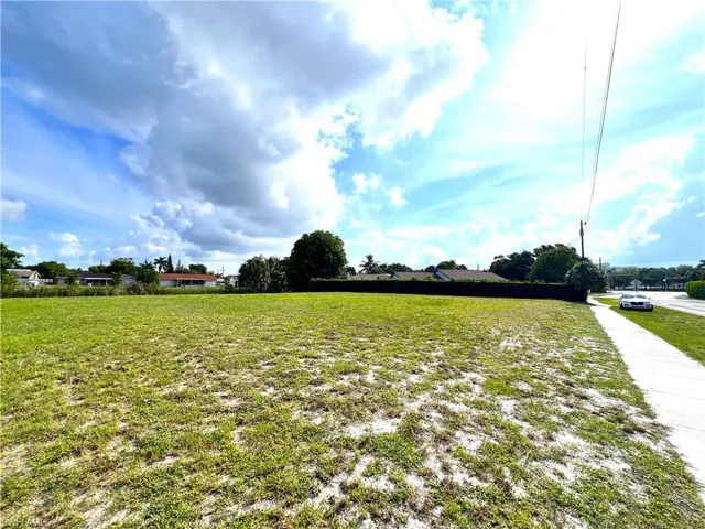 1371 Granada Blvd, Naples, Florida 34103
