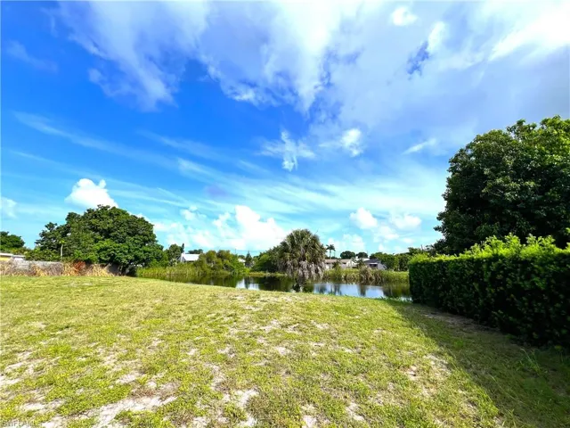 1371 Granada Blvd, Naples, Florida 34103